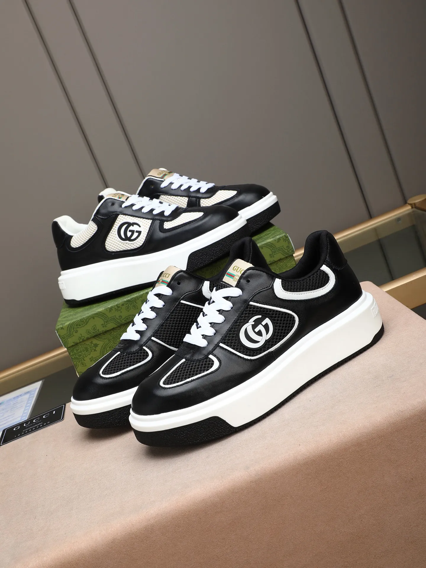 Men's shoes 💰480 New men's shoes GUCCI Fashion trend Made of first-layer calfskin ➕ washed sheep lining! The foot feels super comfortable and the workmanship is impeccable. Foam ultra-light outsole, size: 38-44 (45 customized) 3 colors to choose from!